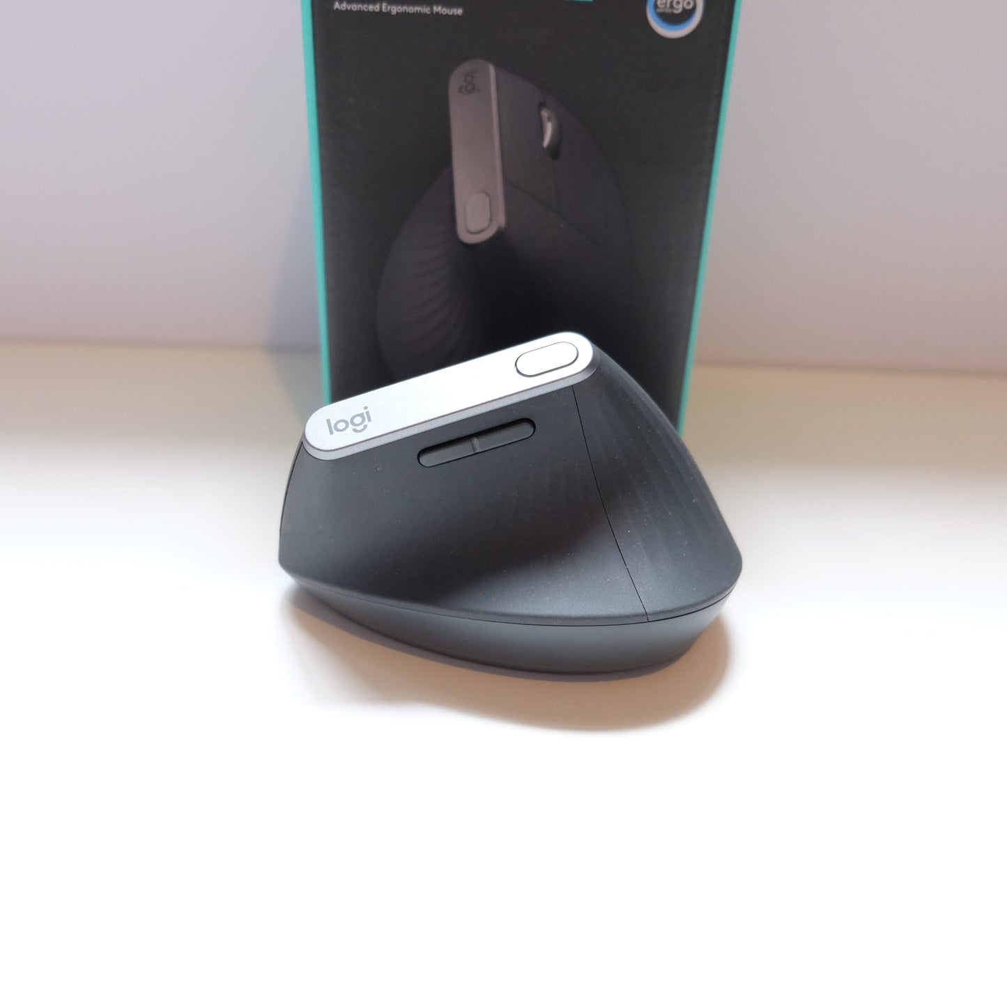 Logitech MX Vertical Advanced Ergonomic Mouse 910-005449 - Ex Demonstrator