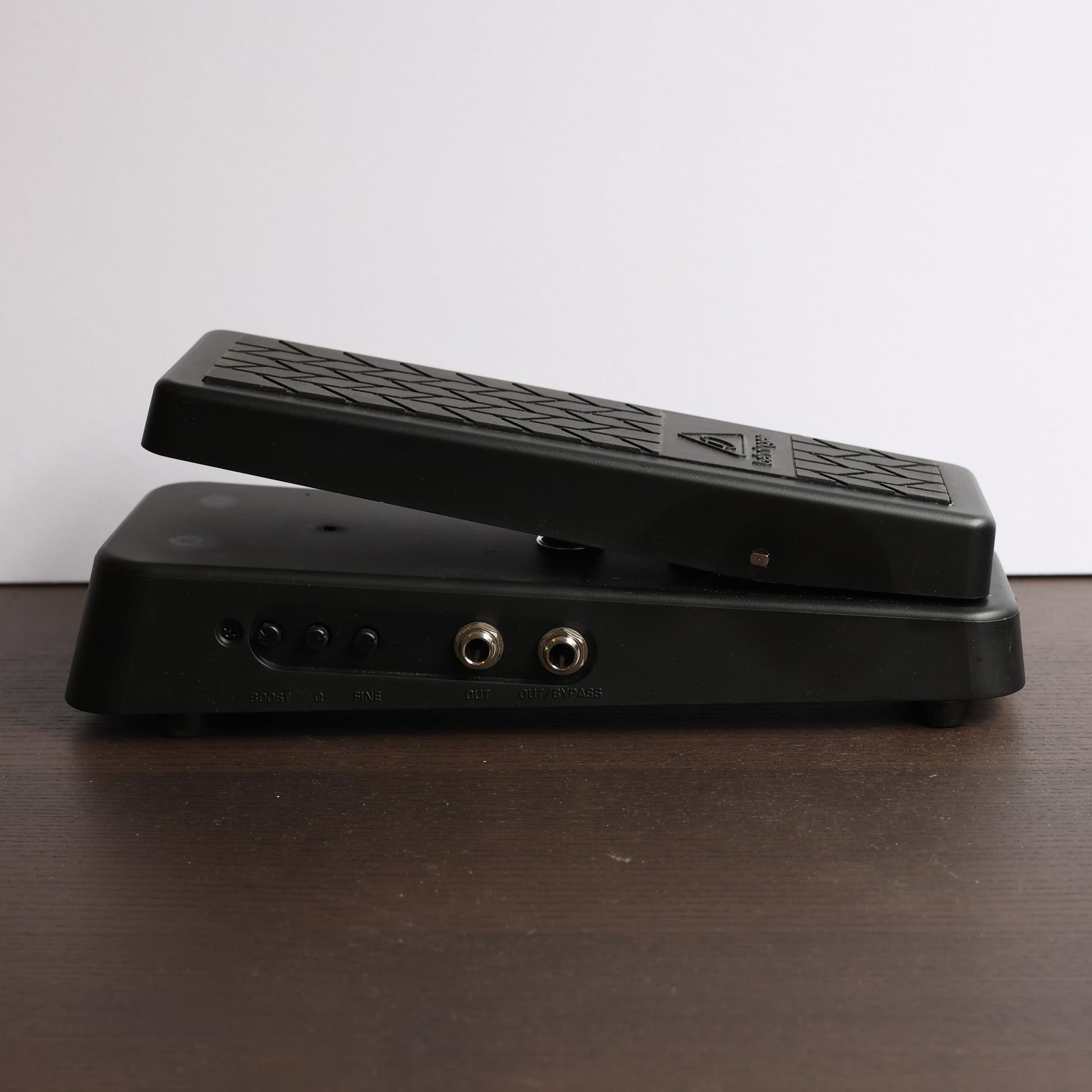 behringer hellbabe wah pedal Behringer HELL-BABE HB01 Wah-Wah Pedal – Shopperholic Factory Outlet