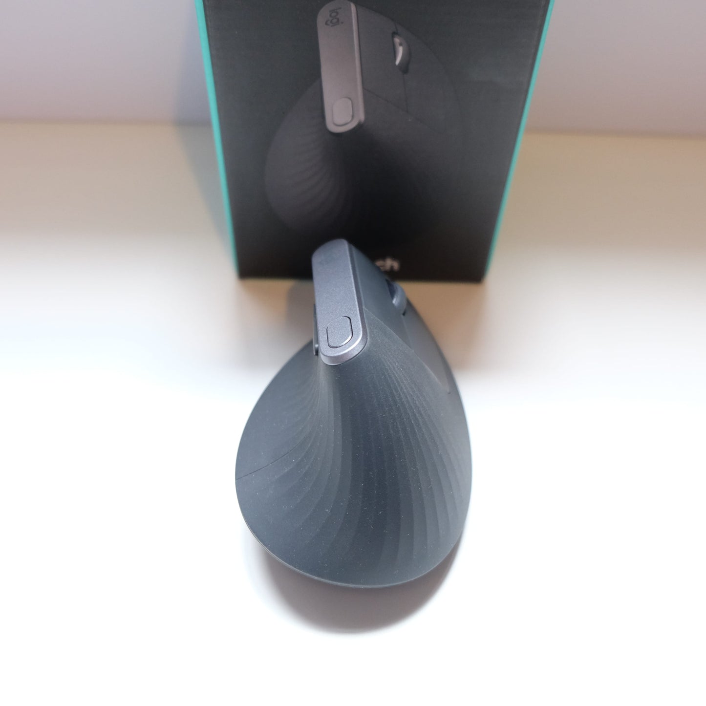 Logitech MX Vertical Advanced Ergonomic Mouse 910-005449 - Ex Demonstrator